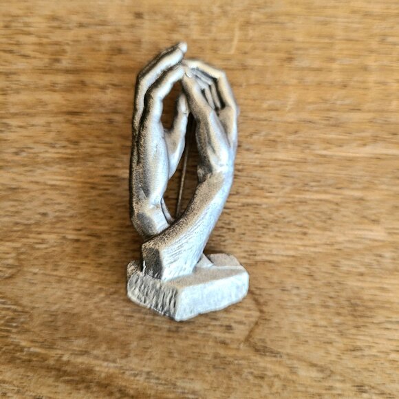 Pewter brooch replica of Augustine Rodin's sculpture ''The Cathedral'' PMA hands - Picture 1 of 5
